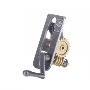 Cable winch for square poles